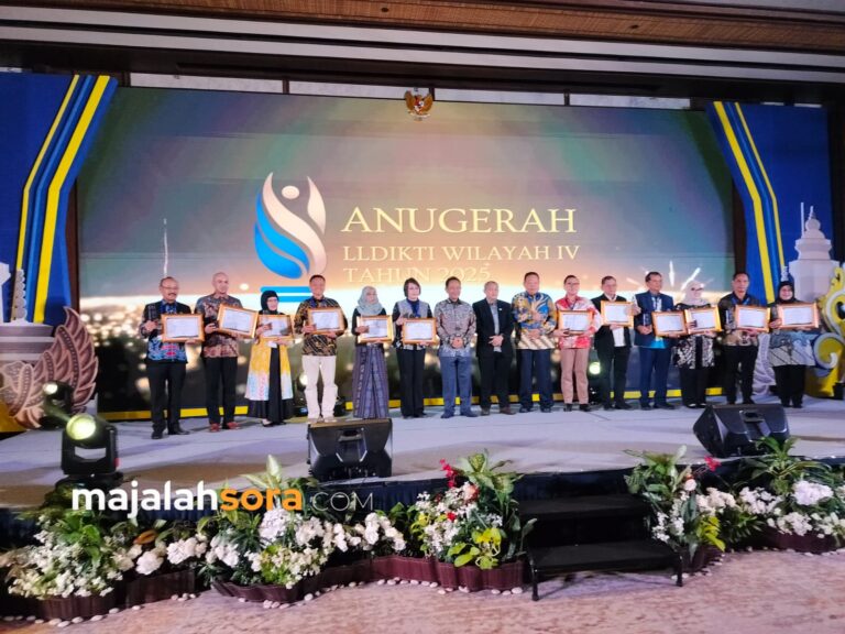 Rektor UBP Karawang Prof. Dedi Mulyadi: Medali Emas PDDIKTI, Pada Ajang Bergengsi Anugerah LLDIKTI IV 2025 Jadi Bukti Komitmen dan Inovasi Pengelolaan Data Akademik