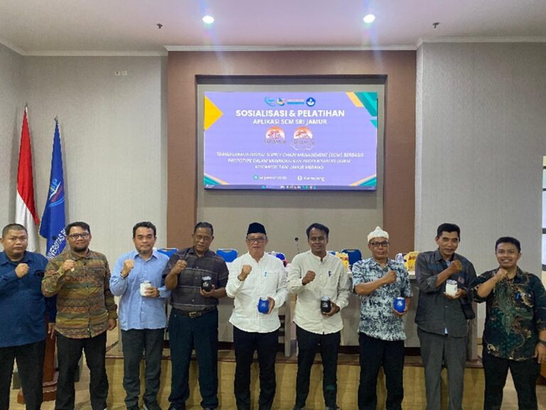 UBP Karawang Sosialisasi & Pelatihan Aplikasi Transformasi Digital Supply Chain Management Berbasis Prototype Sri Jamur Bersama Dengan Kelompok Tani Jamur Merang